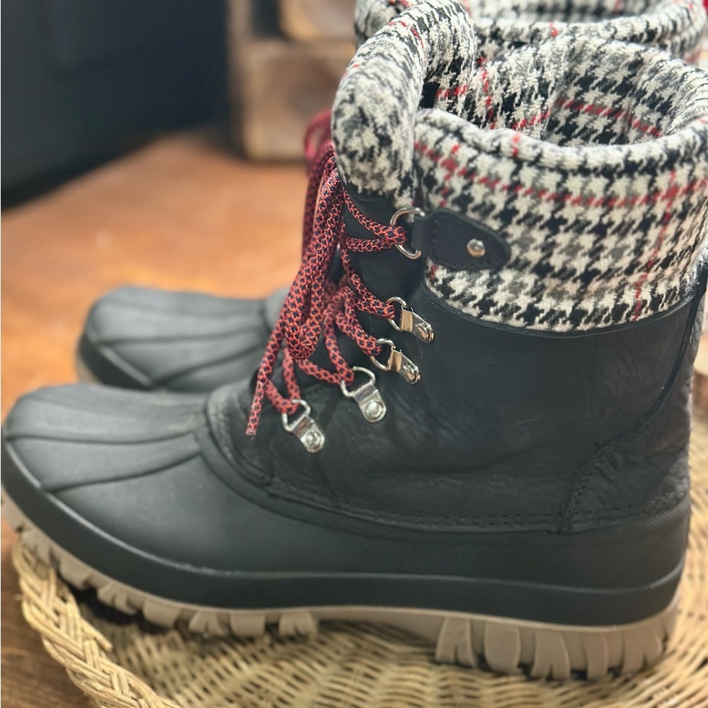 J Crew 2019 Holiday Perfect Winter Black Waterproof Red Houndstooth Boots - Picture 3 of 13